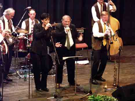 Zpvck hvzdy Steamboat Stompers - Eva Emingerov a Tony Brych