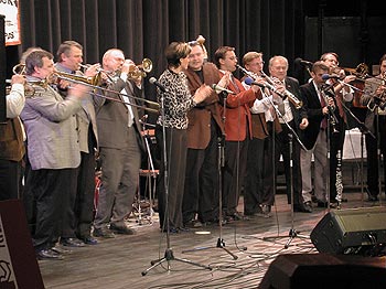 Zvren jam-session vech muzikant podlejcch se na spnm koncertu