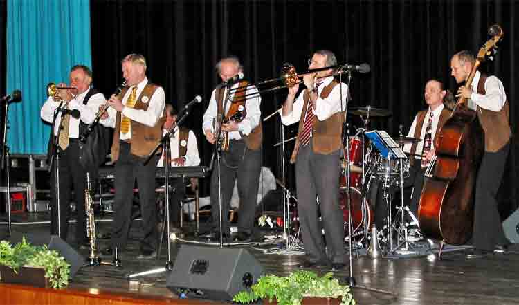 Koncert zahjila hned naplno kapela Steamboat Stompers